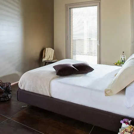 Modern Overlooking The Hills Of בית נופש