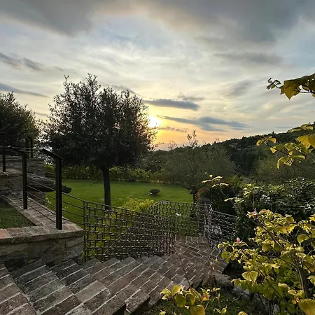 Modern Overlooking The Hills Of Σπίτι διακοπών
