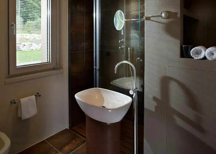 Modern Overlooking The Hills Of * アッシジ