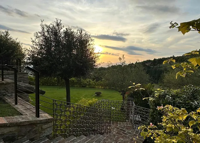 Modern Overlooking The Hills Of 別荘